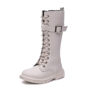 Mädchen Martin Stiefel im britischen Stil zum Schnüren in Cremeweiß mit Schnalle
