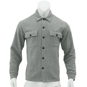 Veste en polaire grise pour hommes, coupe ajustée avec boutons et col rabattu.