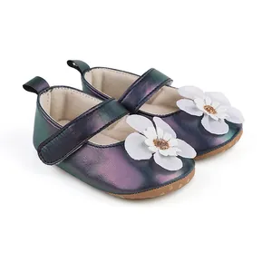 Irisierende Baby-Lauflernschuhe für Mädchen mit weißem Blumendetail und Klettverschluss