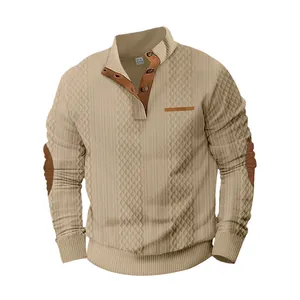 Vista detallada de la sudadera de jacquard para hombre con cuello alto y coderas
