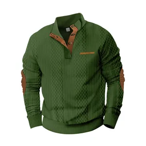 Vista detallada del jersey de jacquard verde para hombre con coderas de cuero
