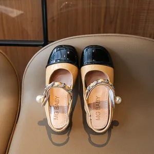 Elegant beige and black patent leather girls' sandals with pearl and chain accents