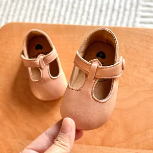 Scarpe primi passi Mary Jane rosa per neonati con suola morbida e logo a cuore.