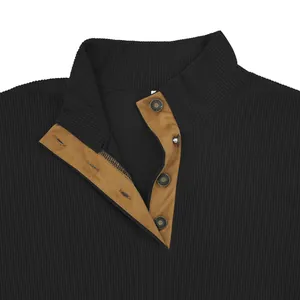 Vue détaillée d'un sweat en velours côtelé pour homme avec col montant et patte boutonnée.