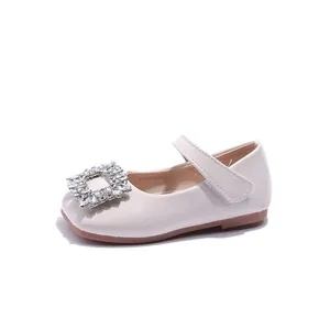 Elegant girls' patent leather Mary Jane shoes with sparkling rhinestone buckle square toe