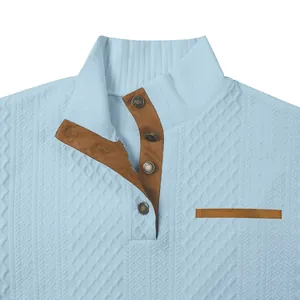 Vista detallada de la sudadera azul claro para hombre con patrón jacquard y ribete ante