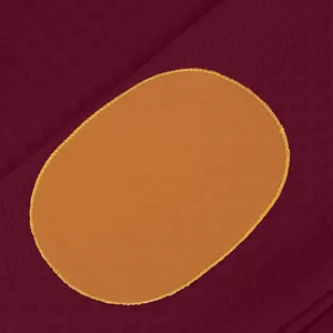 Detalle de primer plano de sudadera de jacquard granate con codera naranja