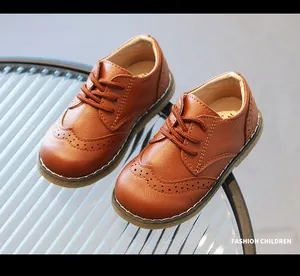 Breathable brown soft leather kids brogue shoes with classic wingtip design and laces.