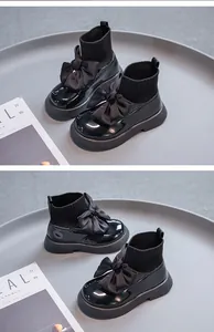 Detaillierte Collage schwarzer Mädchen-Sockenstiefel mit eleganter Schleife und Glanz