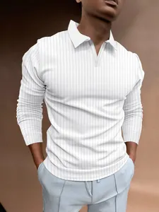 Heren polo met lange mouwen in wit met verticale strepen en een V-hals slim fit design.