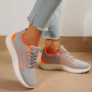 Baskets en maille flyknit pour femmes respirantes grises et orange pour le printemps