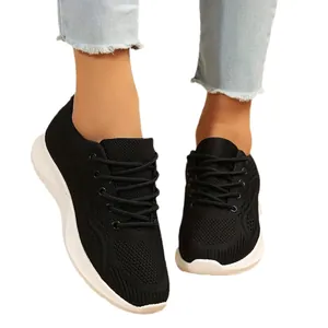 Baskets en maille noire respirante pour femmes avec semelle souple blanche amortie