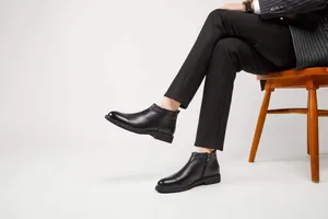 Schwarze Chelsea-Stiefeletten aus Leder für Herren im Business-Casual-Lifestyle