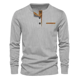 Camiseta Henley de manga larga ajustada para hombre en tejido de pana gris claro