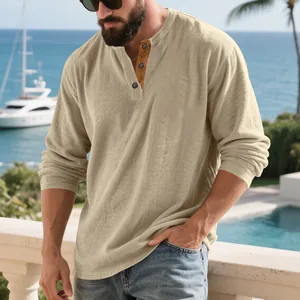 Vue détaillée de ce t-shirt henley décontracté en velours côtelé pour hommes