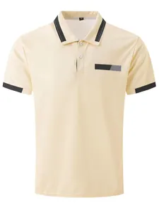 Detailansicht des Herren-Poloshirts mit falscher Tasche und schwarz gestreiftem Kragen