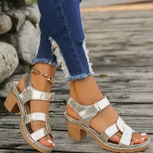 Sandalias plateadas de tacón bloque con tiras cruzadas y cierre de velcro para mujer