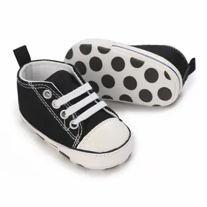 Schwarze Baby-Lauflernschuhe aus Canvas mit weicher Punktesohle für Kleinkinder