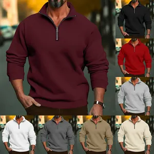 Vista dettagliata di felpe da uomo con zip in vari colori per uno stile casual