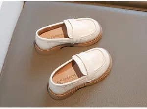 Cremeweiße Kinder-Loafer im britischen Stil mit weicher, dicker Sohle und Slip-on-Design