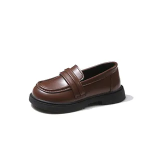Hochwertige dunkelbraune Loafer für Kinder im britischen Stil mit bequemer weicher Sohle