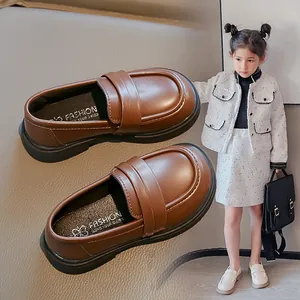 Klassische braune Leder-Loafer für Kinder im britischen Stil mit weicher Sohle