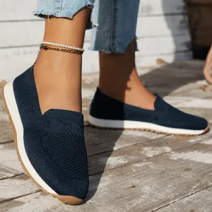 Bequeme marineblaue Loafer für Damen aus Fly-Knit mit quadratischer Spitze und Gummisohle