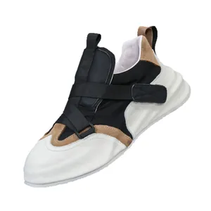 Modieuze echt lederen lage sneakers met klittenbandsluiting en stijlvolle verhoogde zool.