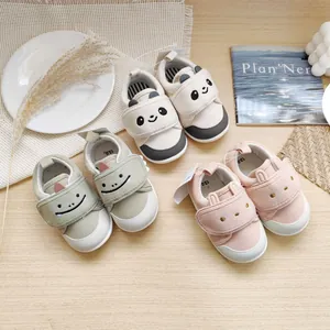 Chaussures de marche pour bébé à semelle souple et motif de dessin animé avec Velcro