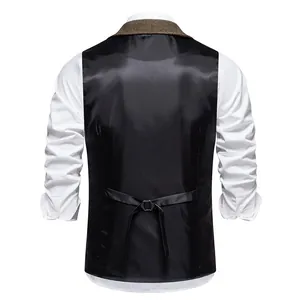 Vue arrière du gilet de costume noir en satin et tweed à chevrons pour hommes avec boucle