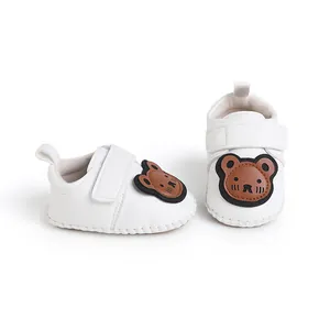 Weiche weiße Lauflernschuhe für Babys mit süßen braunen Cartoon-Bärengesichtern