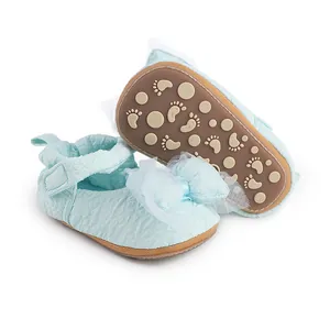 Mignonnes chaussures de marche pour bébé bleu clair avec nœud en dentelle et semelle antidérapante