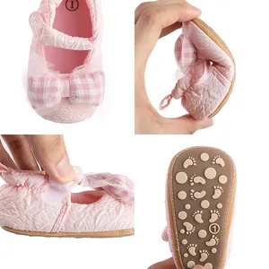 Chaussures de marche roses souples pour bébés de 0 à 1 an avec un joli nœud rose
