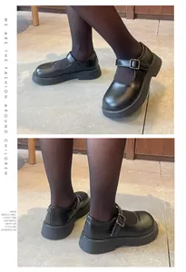 Vues détaillées des chaussures d'école Mary Jane noires pour filles avec boucles
