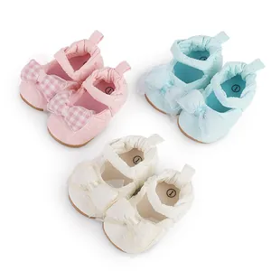 Chaussures de marche souples pour bébé avec un très grand nœud en rose bleu et blanc
