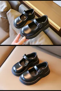 Détail de chaussures Mary Jane noires pour filles avec bride à boucle réglable
