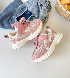 Detailansicht der pink-weißen atmungsaktiven Mesh-Chunky-Sneaker für Kleinkinder