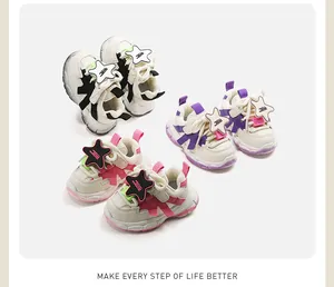Baskets chunky élégantes pour tout-petits en plusieurs couleurs avec breloques étoile.