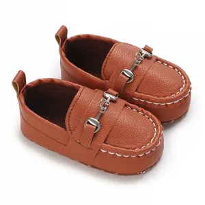 Mocassins pour bébé marrons à semelle souple avec boucle métallique pour tout-petits