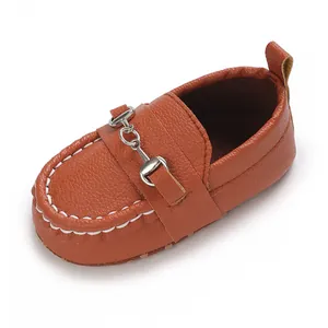 Mocassins marron pour bébé garçon avec détail mors et semelle souple pour la marche