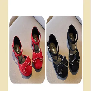 Zapatos de princesa para niñas en rojo y negro con lazo de pedrería y correa