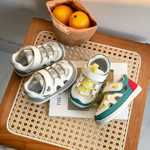 Scarpe da passeggio per neonati traspiranti con suole morbide in grigio e ottanio