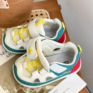 Scarpe da camminata per neonati in mesh traspirante con suola morbida e velcro
