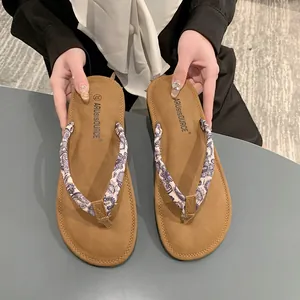 Chanclas planas marrones con estampado bohemio para mujer para playa de verano moda
