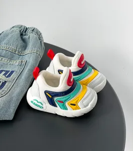 Mehrfarbige Raupen-Lernlaufschuhe für Kleinkinder mit weicher, flexibler Gummisohle