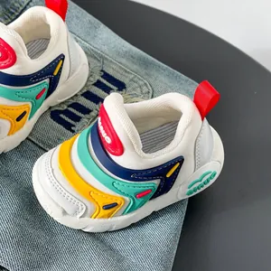 Atmungsaktive Kleinkinder Caterpillar-Sneaker mit bunten Streifen und weicher Sohle