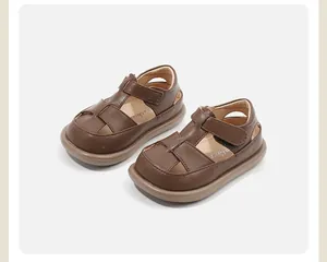 Klassische braune Baby-Lauflernschuhe aus Leder mit verstellbarem Klettverschluss