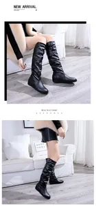 Bottes hautes noires élégantes pour femmes avec bout rond et semelle plate confortable