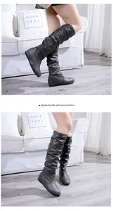 Bottes grises plissées élégantes avec talon compensé caché et bout rond très confortable
