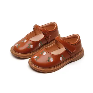 Elegante braune Mary Jane Schuhe für Mädchen mit Blumenstickerei und weicher Sohle